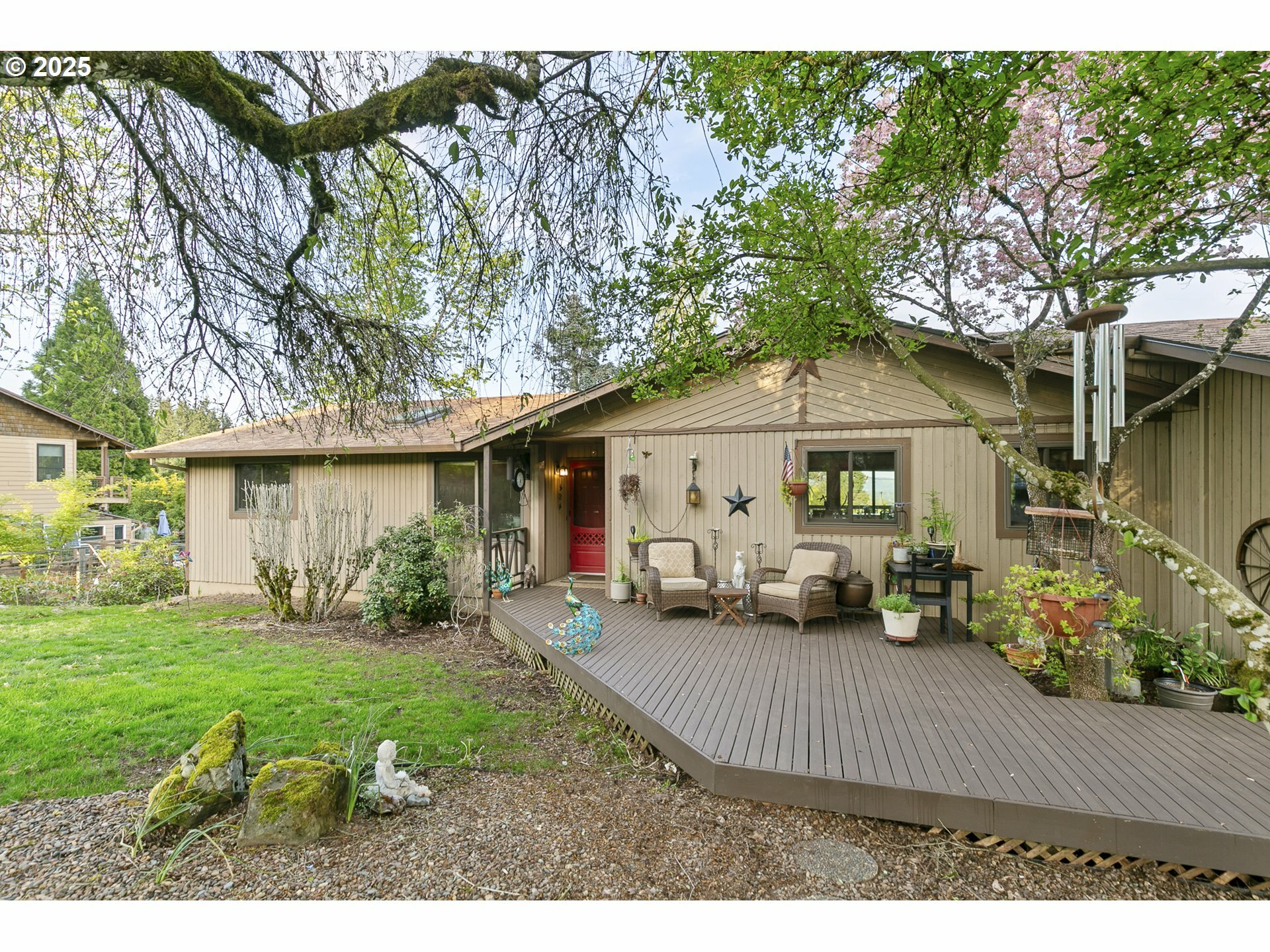 Property Photo: 225 NW Brier Ave OR 97115