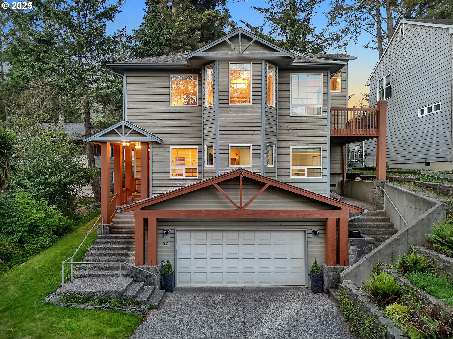 Property Photo: 571 Antler Rd OR 97110
