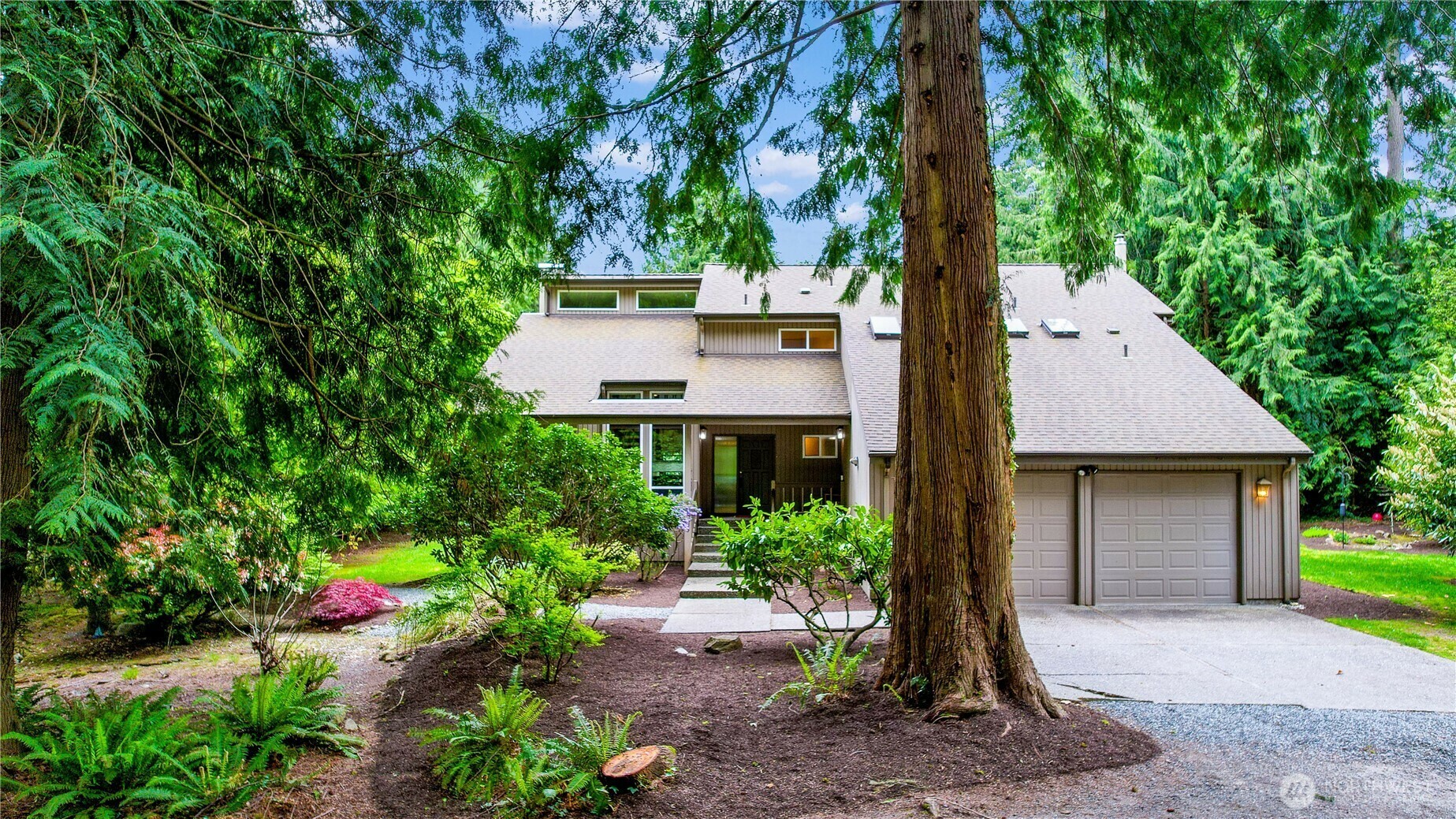 Property Photo: 21521 47th Avenue SE WA 98021