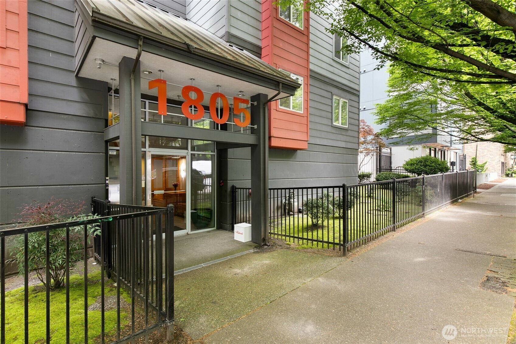 1805  Bellevue Avenue 401  Seattle WA 98122 photo