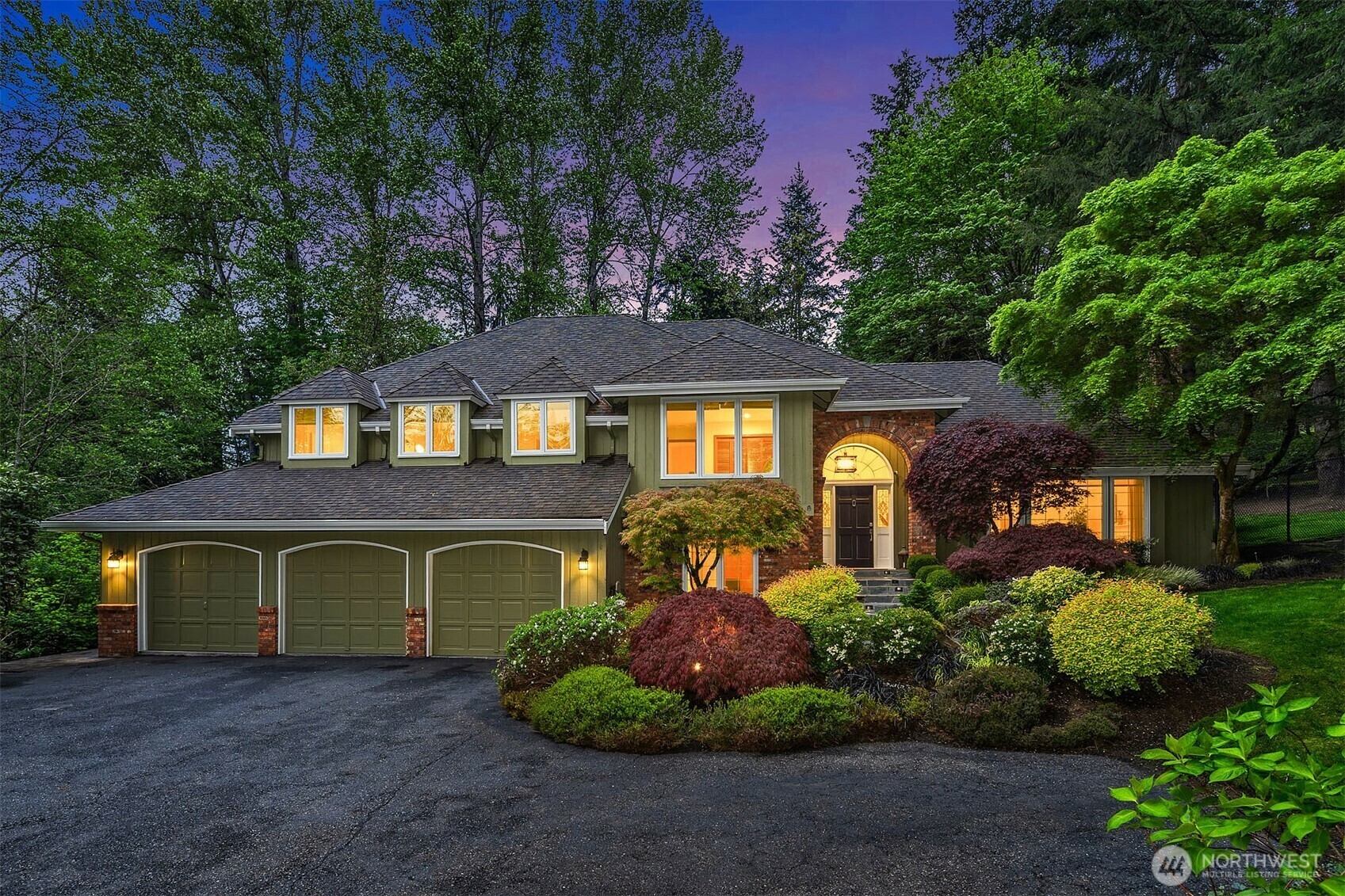 Property Photo: 14136 NE 32nd Place WA 98007