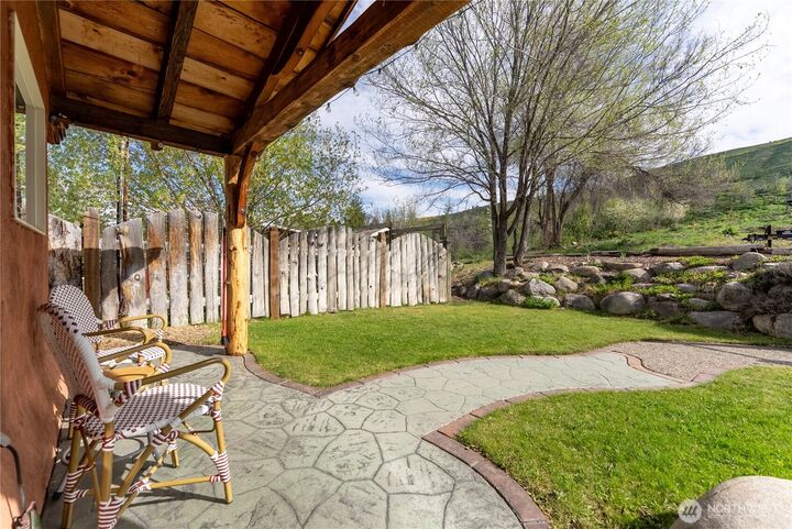 Property Photo: 811 Filer Avenue WA 98862