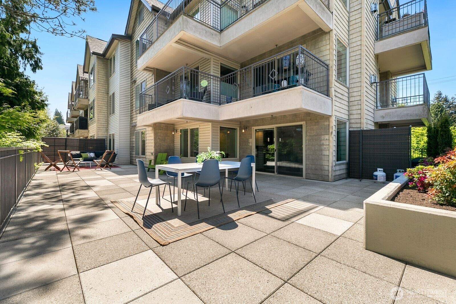 Property Photo:  3121 W Government Way 204  WA 98199 