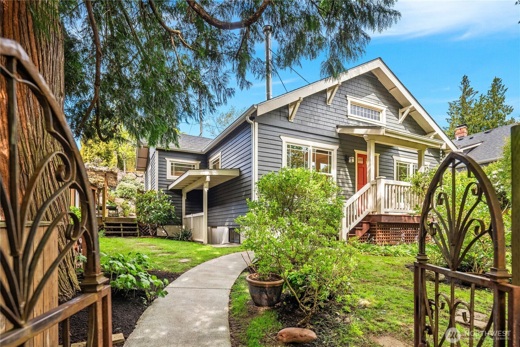 Property Photo: 5637 40th Avenue SW WA 98136