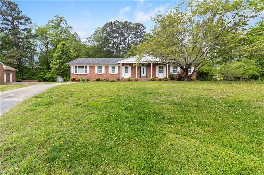 Property Photo: 1532 Forest Glen Cir VA 23434