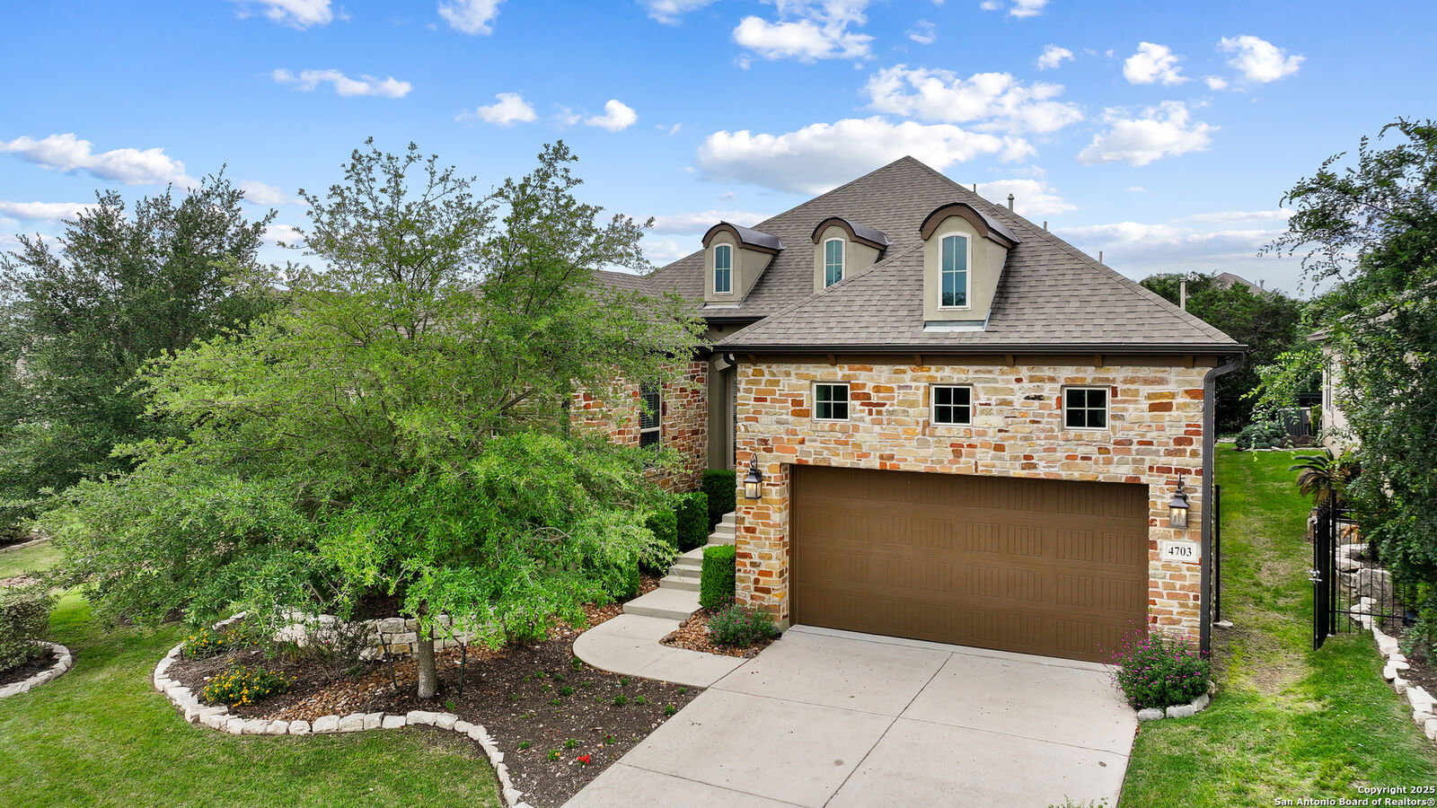 Property Photo: 4703 Amorosa TX 78261