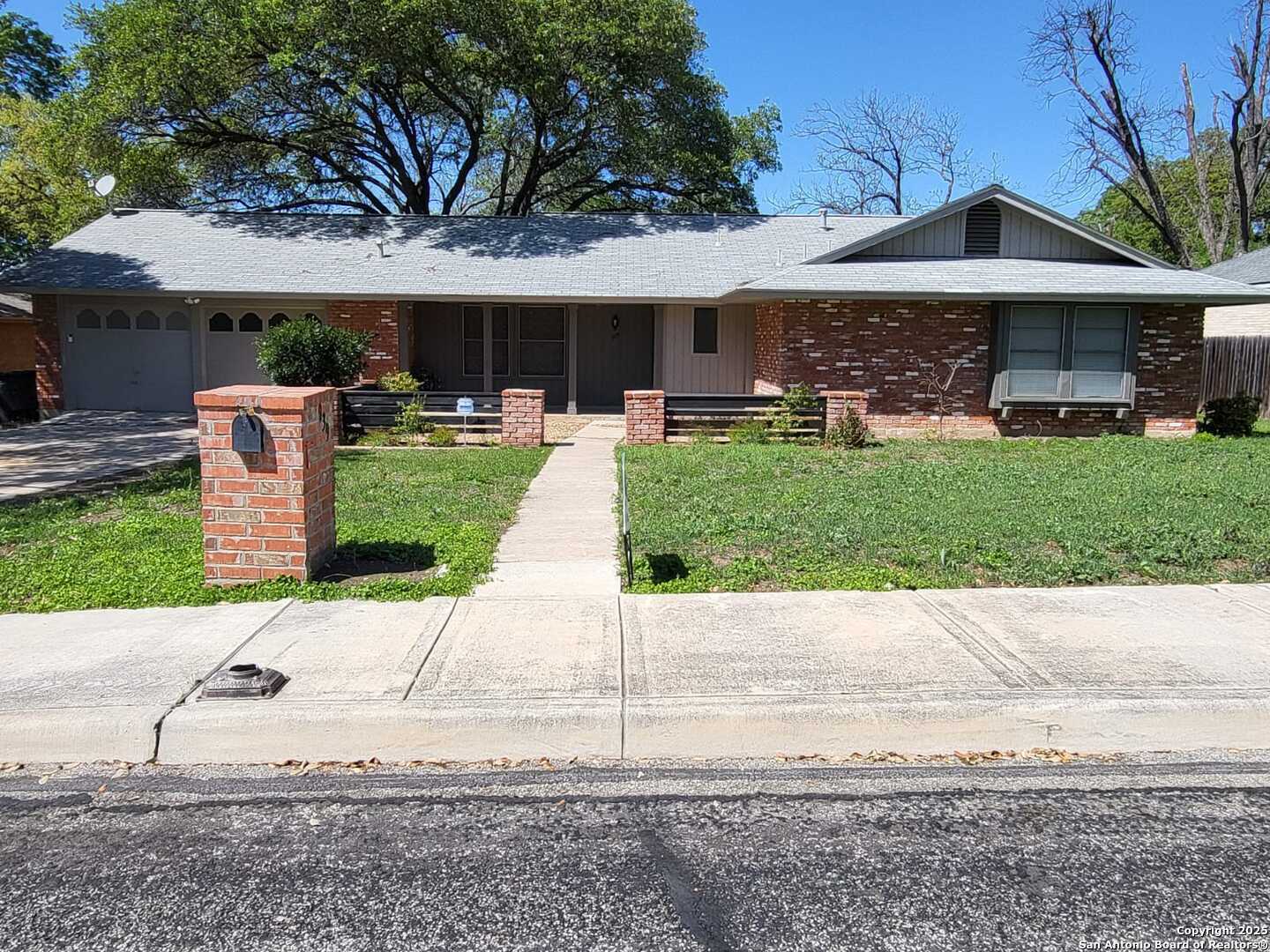 Property Photo: 939 Serenade TX 78213