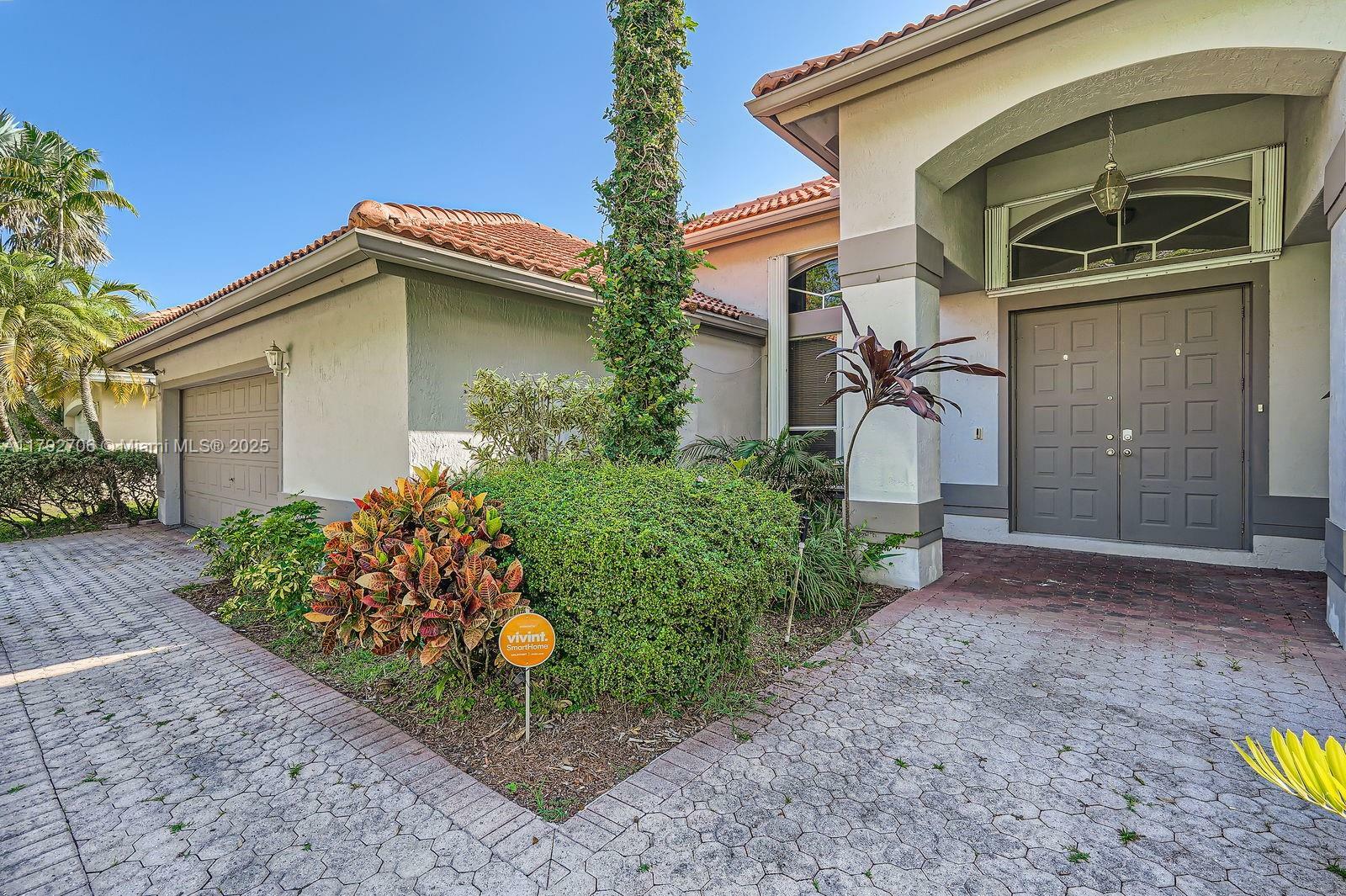 Property Photo:  1081 SW 156th Ave  FL 33027 