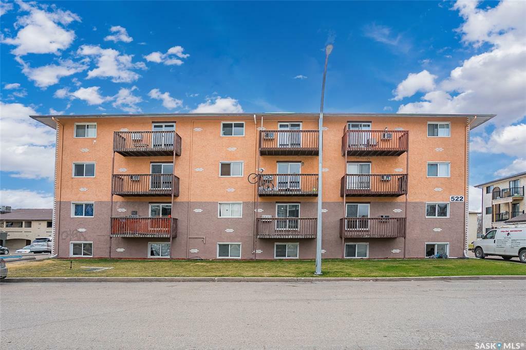 Property Photo: 522 X Avenue S 304 SK S7M 4X9
