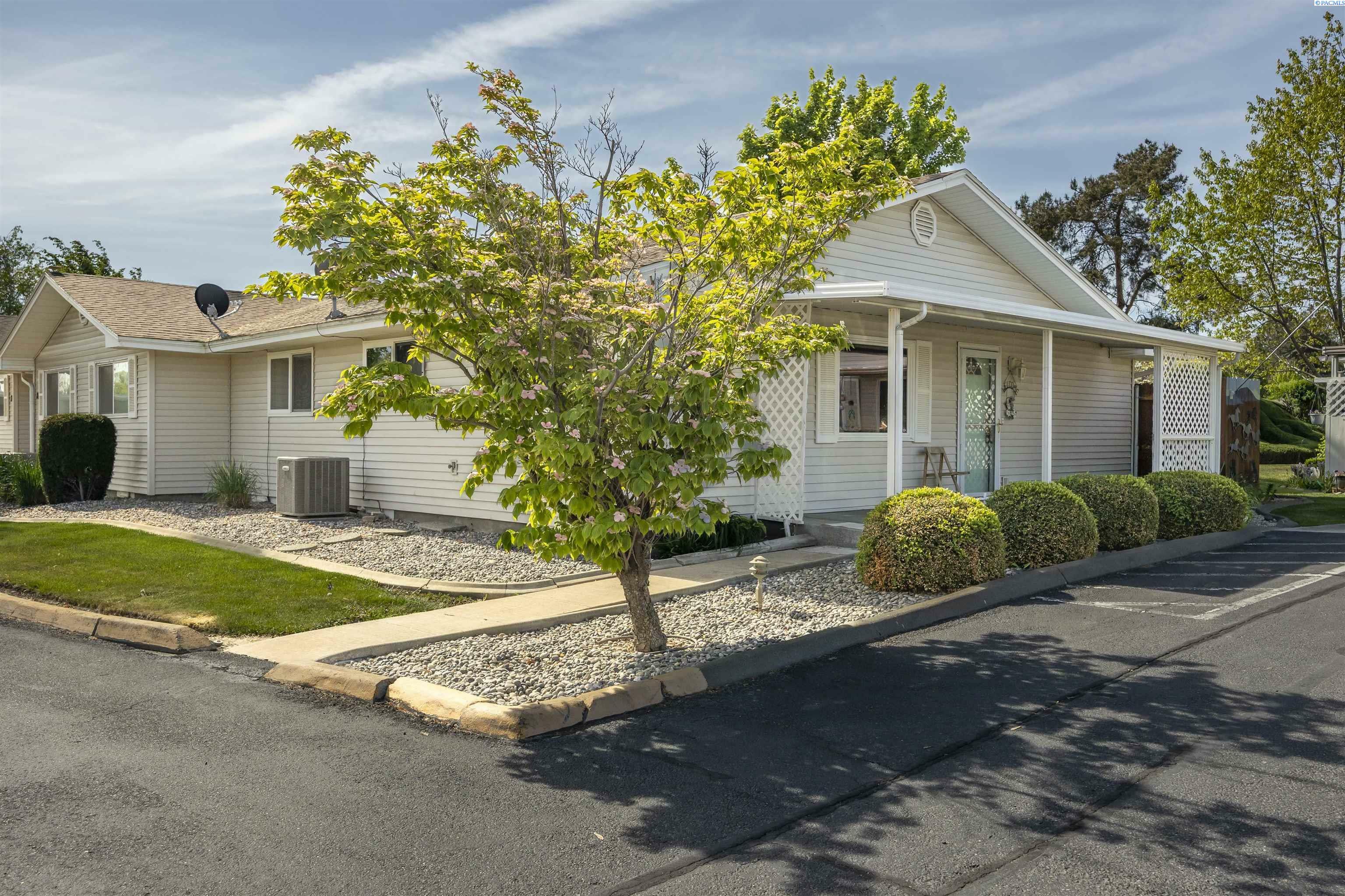 Property Photo: 4203 W Kennewick Ave #9 WA 99336