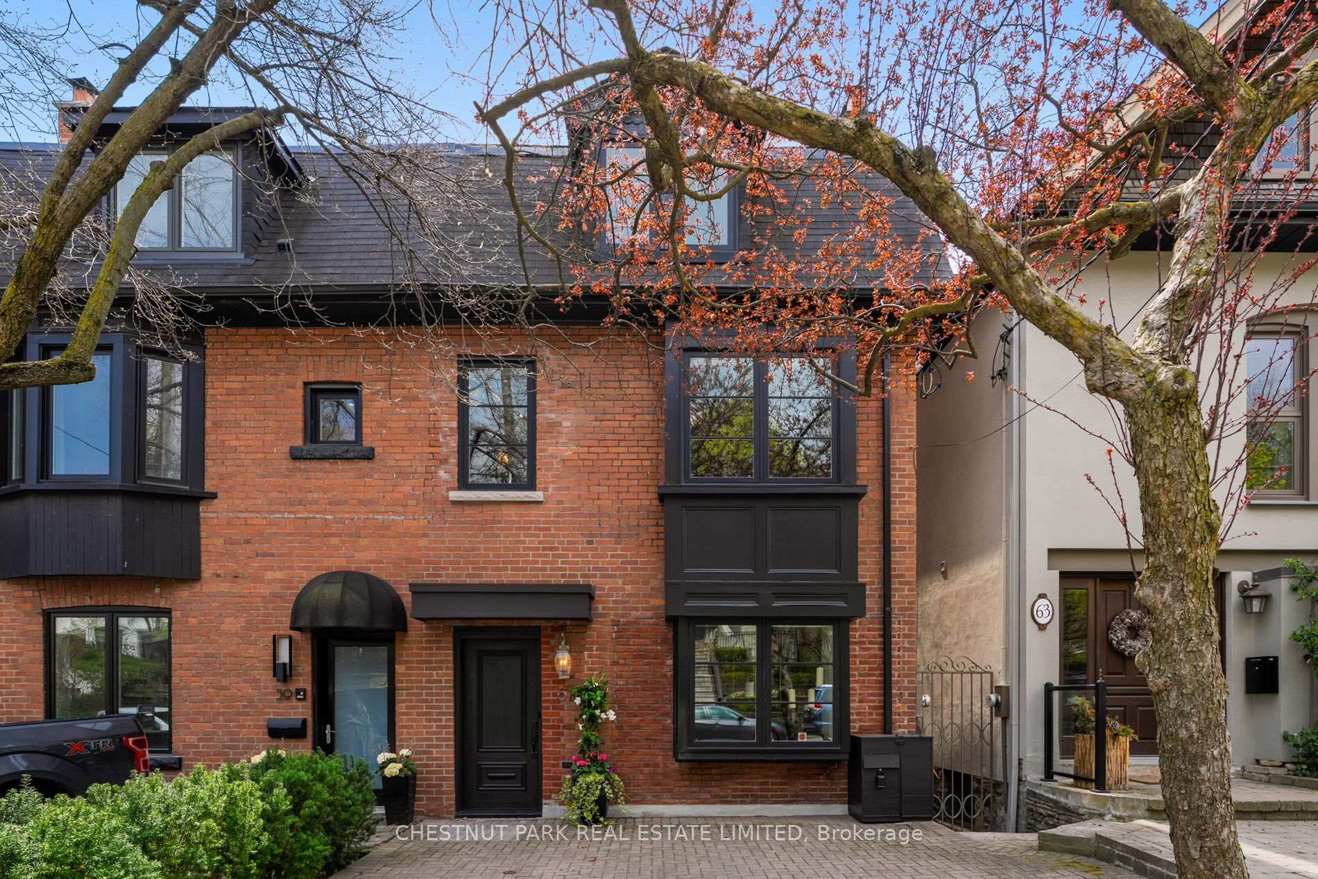 Property Photo: 61 Woodlawn Avenue W ON M4V 1G6