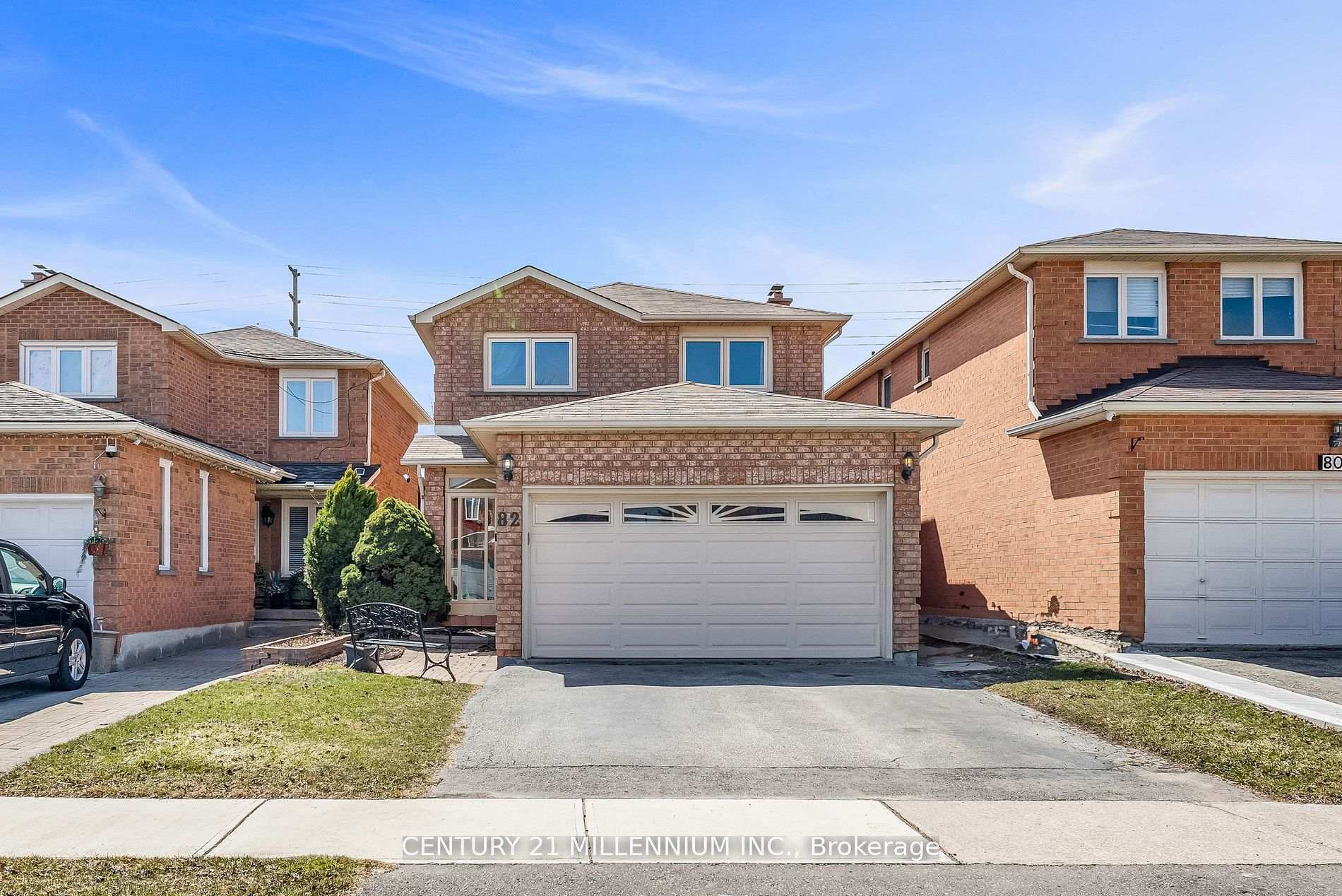 82 Candy Crescent  Brampton ON L6X 3Z9 photo
