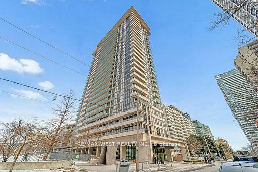 Property Photo: 70 Roehampton Avenue 1122 ON M4P 1R2