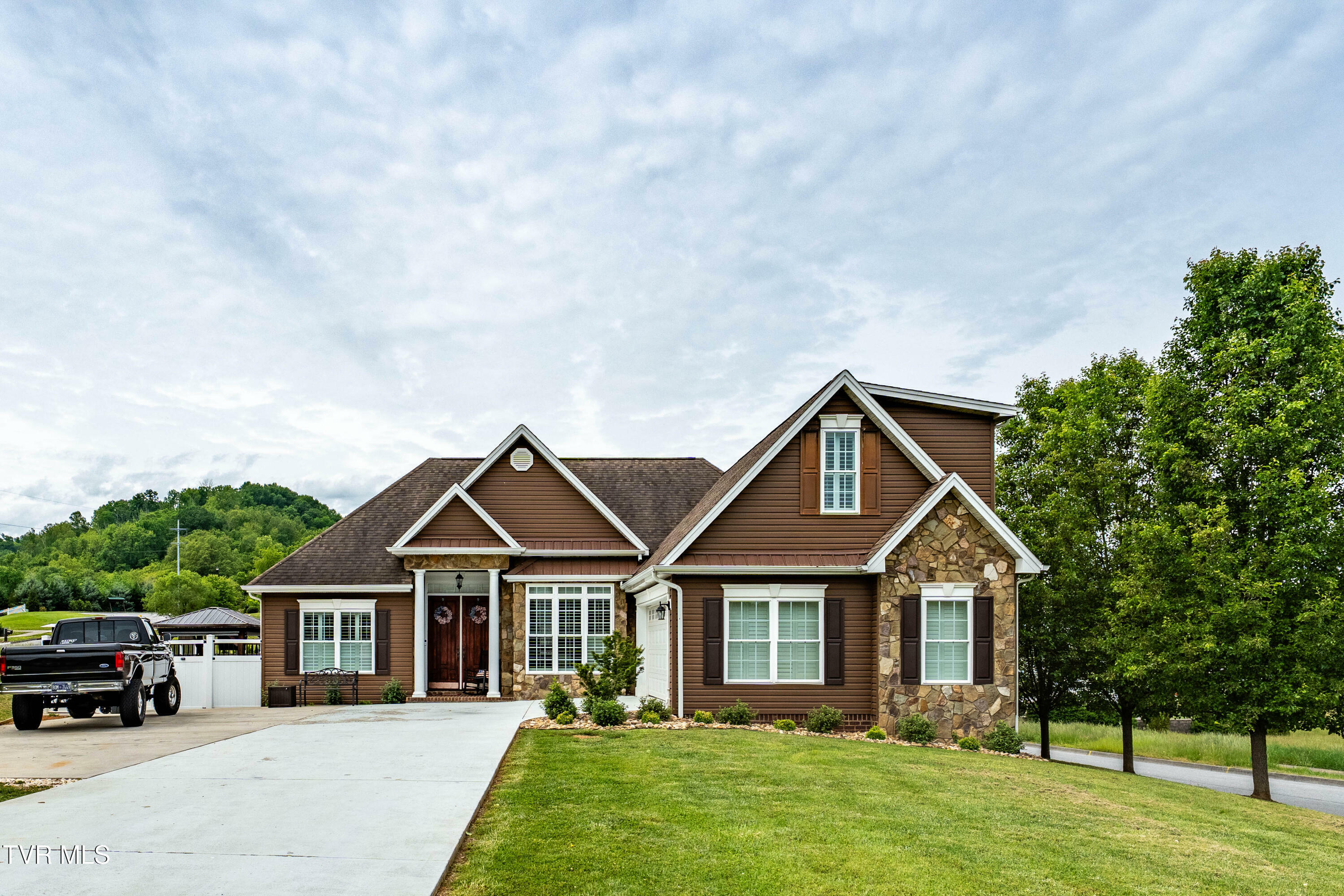 Property Photo: 1124 Martingale Square TN 37663