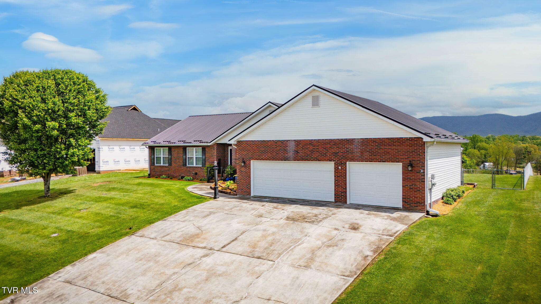 Property Photo: 221 Country Meadows Circle TN 37620
