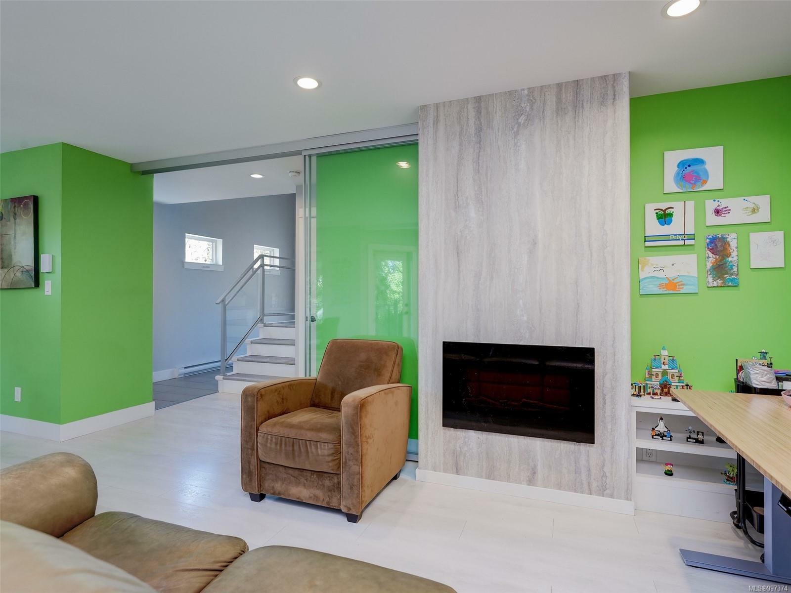 Property Photo: 254 Ontario St BC V8V 1N2