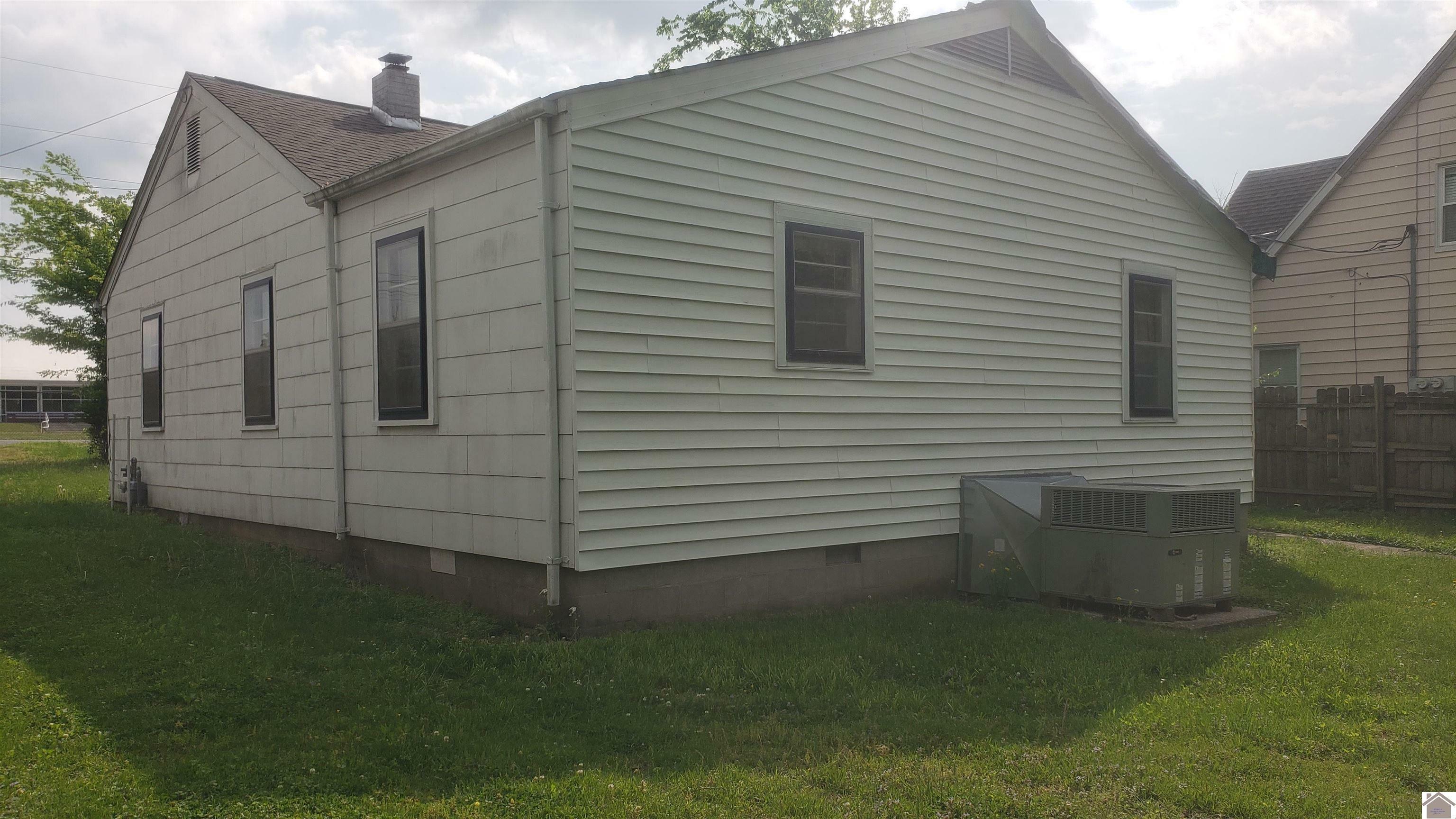 Property Photo: 223 Charleston Ave KY 42001