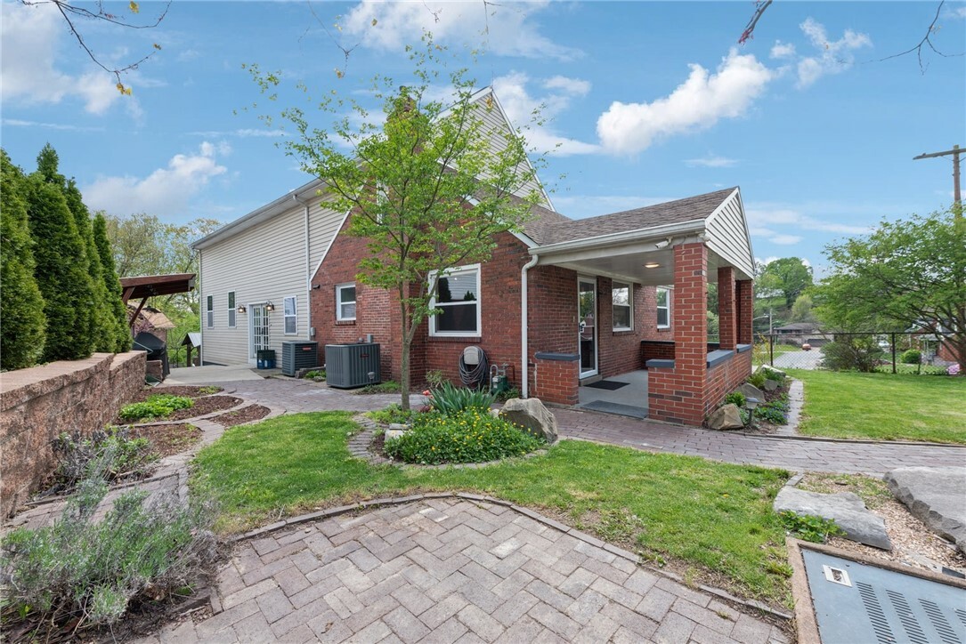 Property Photo: 3302 Crestview Dr PA 15137