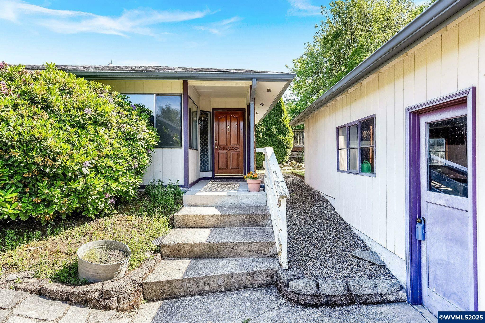 Property Photo: 3070 Troth Ct SE OR 97302