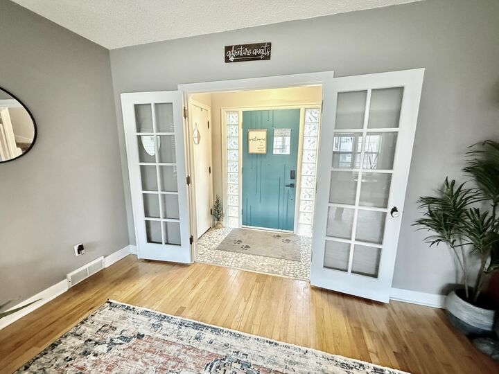 Property Photo:  209 SE 9th Ave  SD 57401 