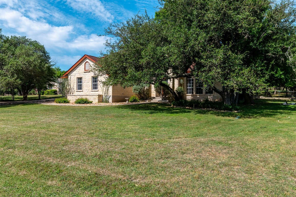 Property Photo:  511 Shadywood Lane  TX 78620 