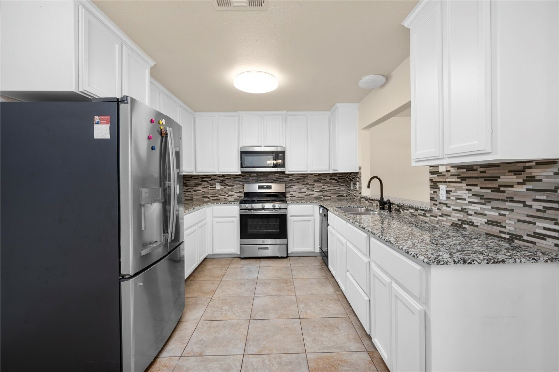 Property Photo: 409 W Mary Jane Drive W TX 76541