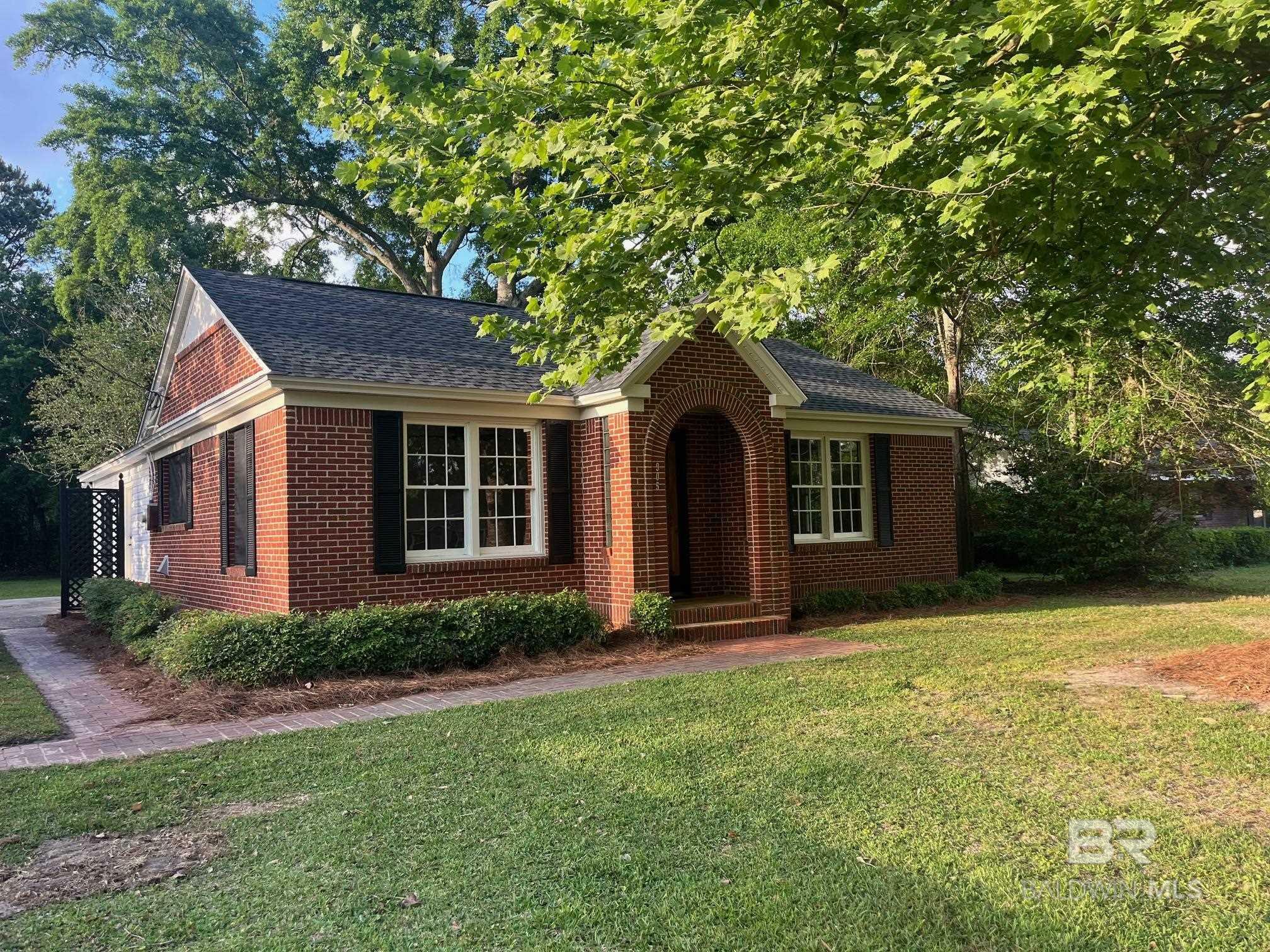 Property Photo: 905 E Horner Street AL 36502