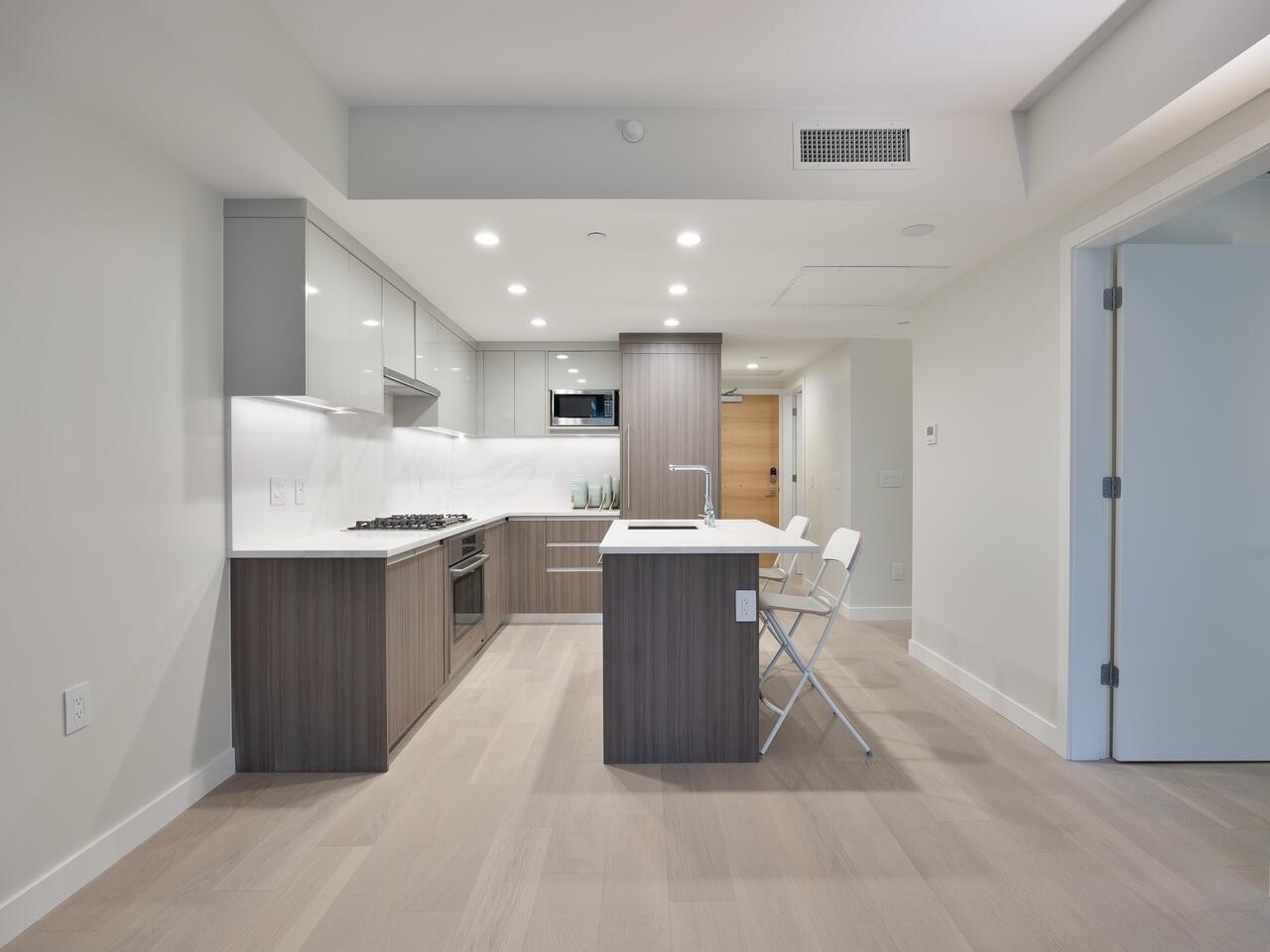Property Photo: 485 West 63rd Avenue 103 BC V5X 2J3