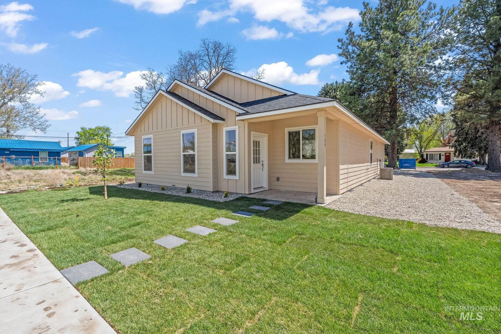 Property Photo:  780 S 3rd W St  ID 83647 