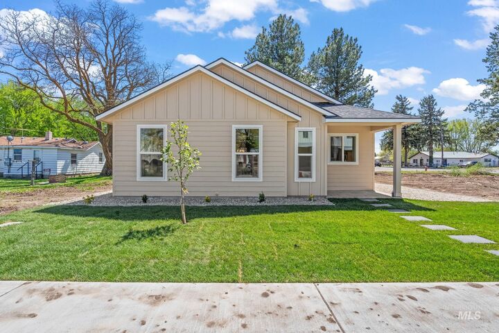 780 S 3rd W St  Mountain Home ID 83647 photo