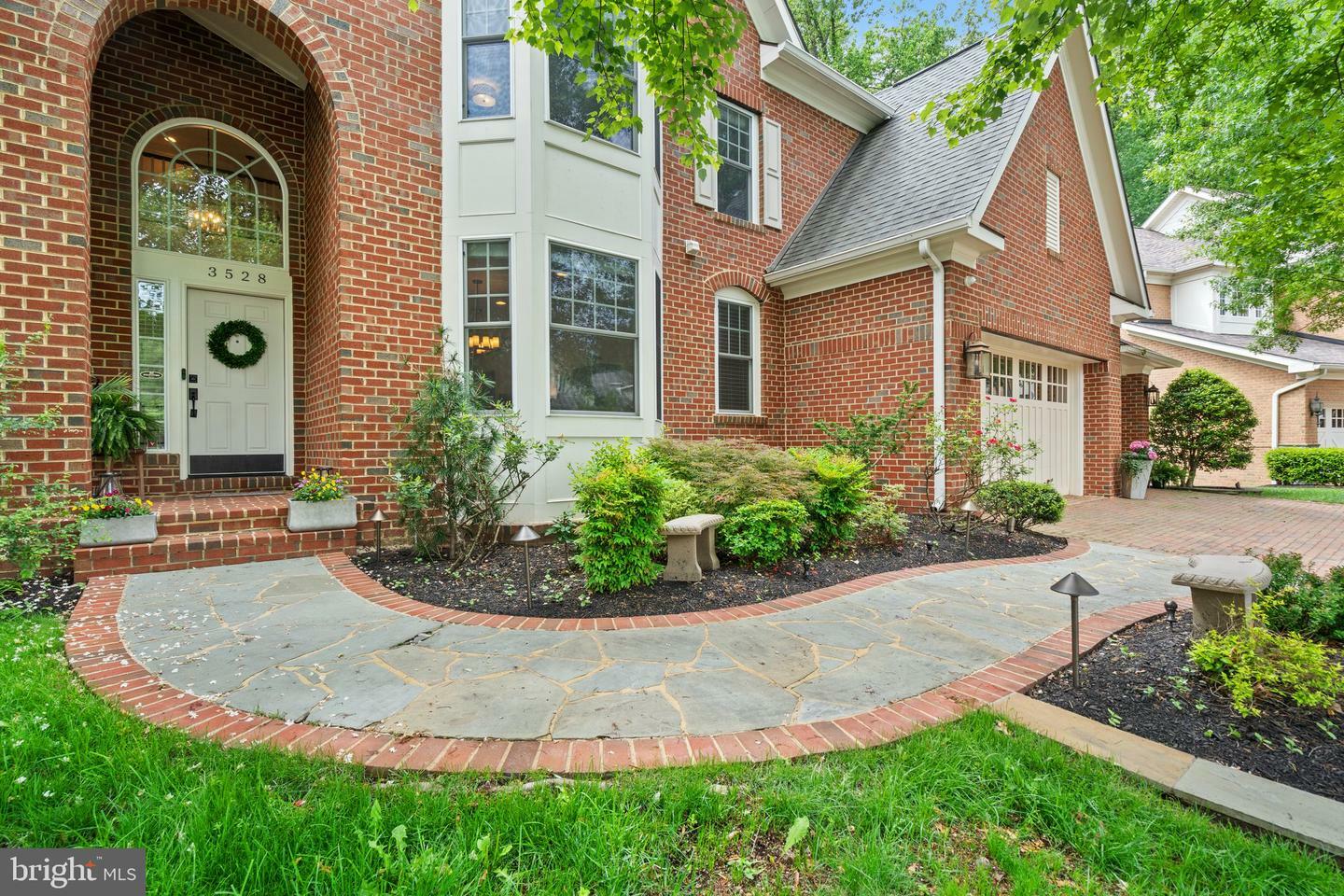 Property Photo: 3528 Schuerman House Drive VA 22031