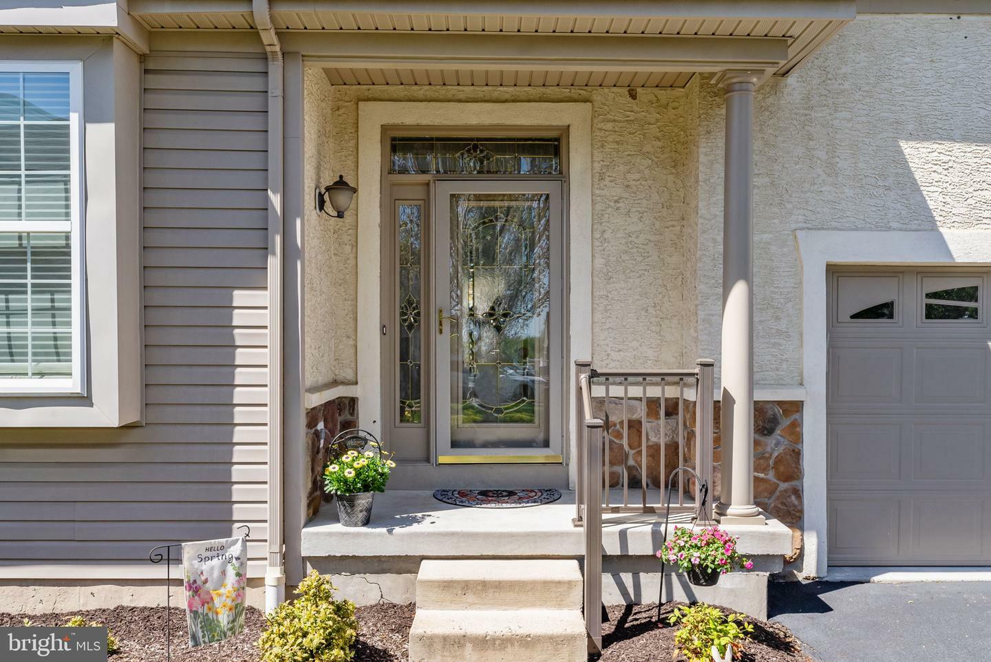 Property Photo: 1204 Lyndhurst Court 81 PA 18976