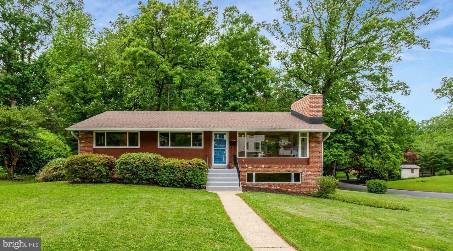 Property Photo: 3900 Terrace Drive VA 22003