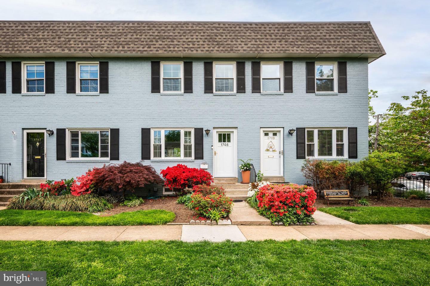 Property Photo: 1705 N Cliff Street VA 22301