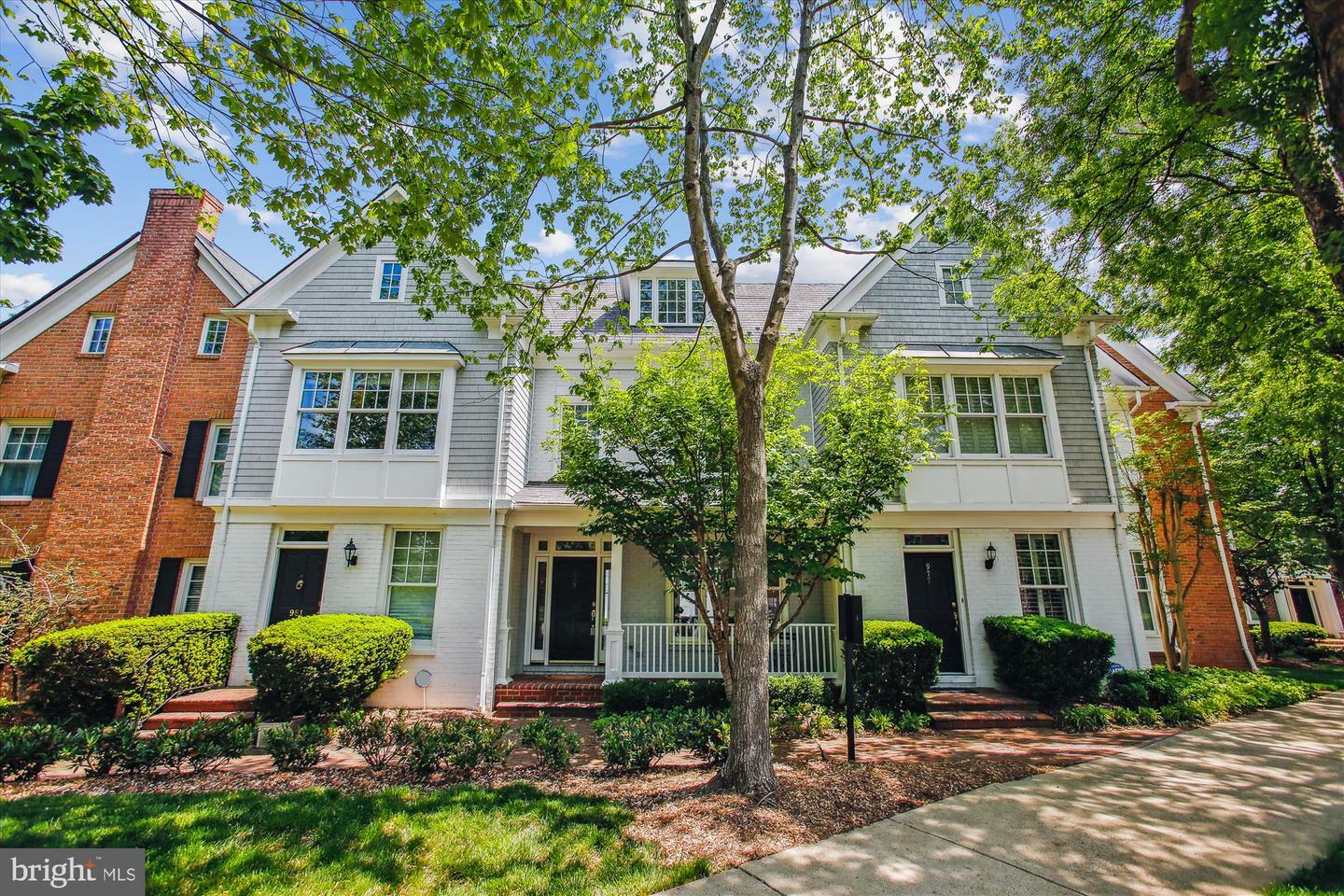 Property Photo: 979 Powhatan Street VA 22314