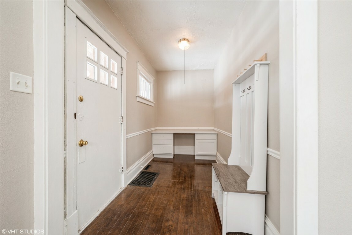 Property Photo: 2321 1st Avenue SE IA 52402