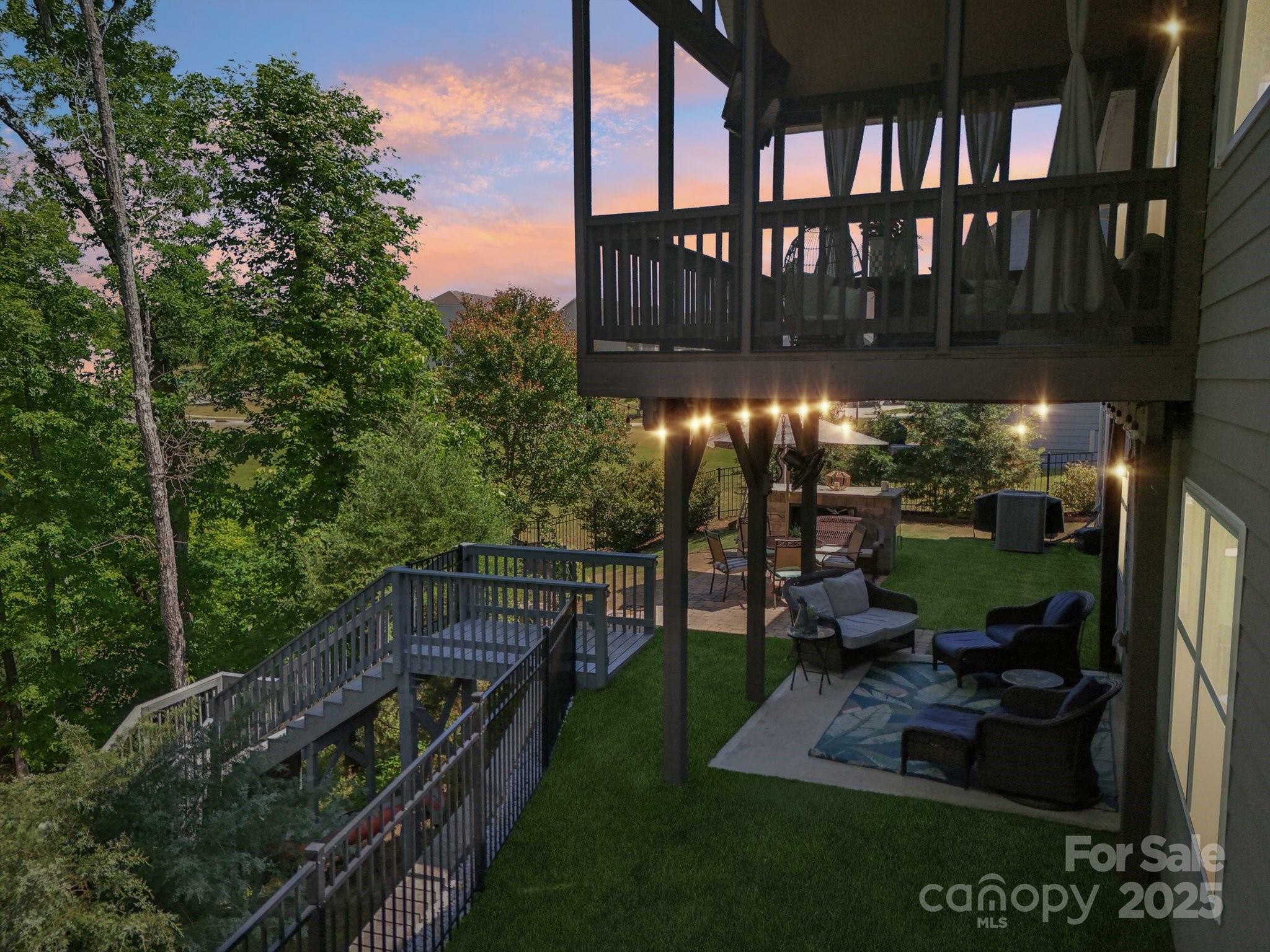 Property Photo: 16427 Cozy Cove Road NC 28278