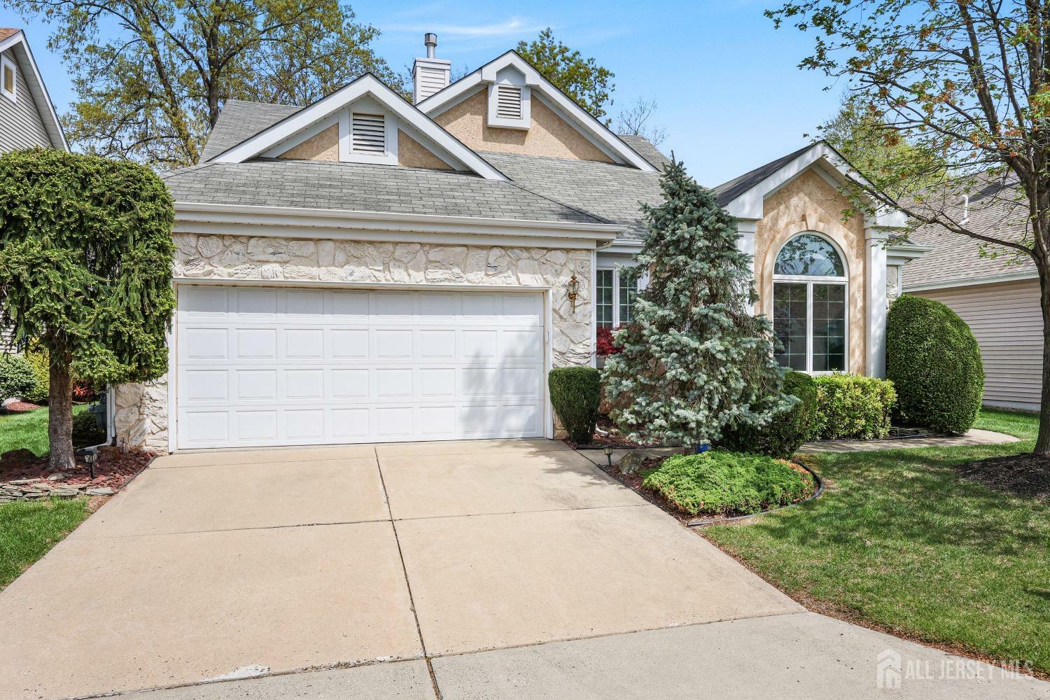 27 Dawson Lane  Monroe NJ 08831 photo