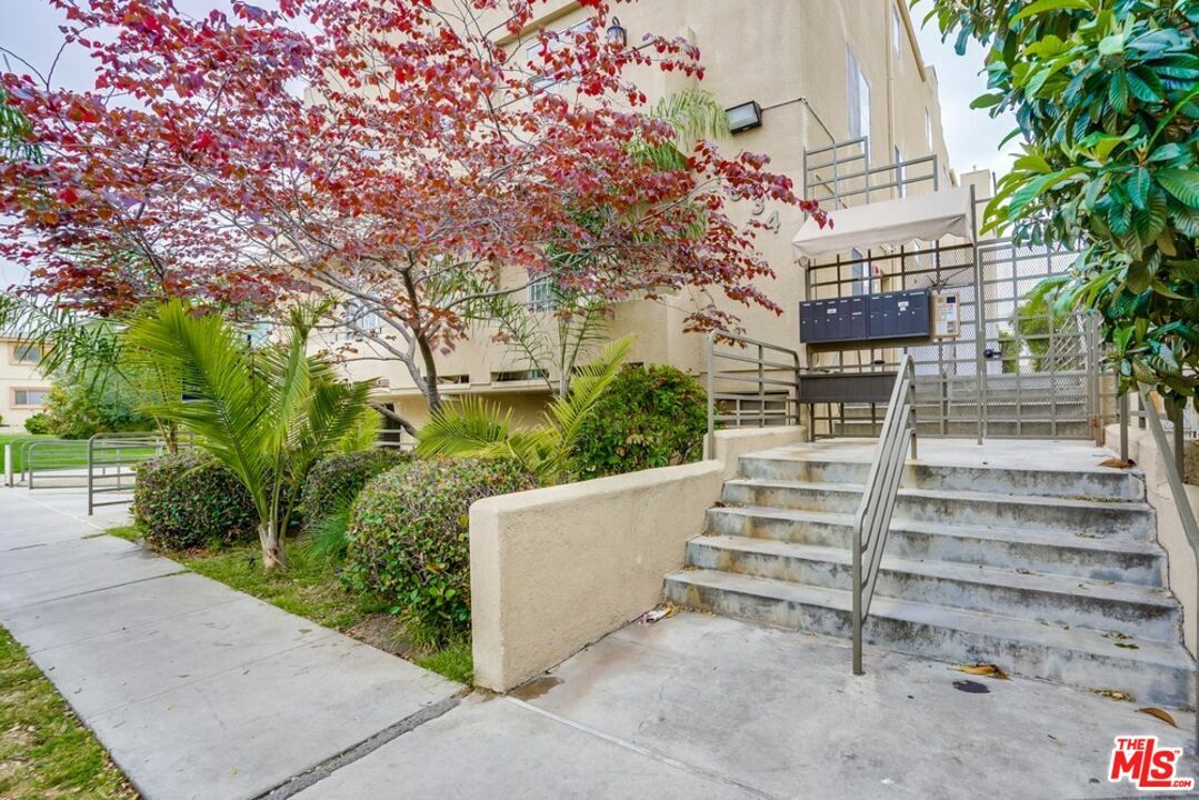 Property Photo: 1034 S Shenandoah St CA 90035