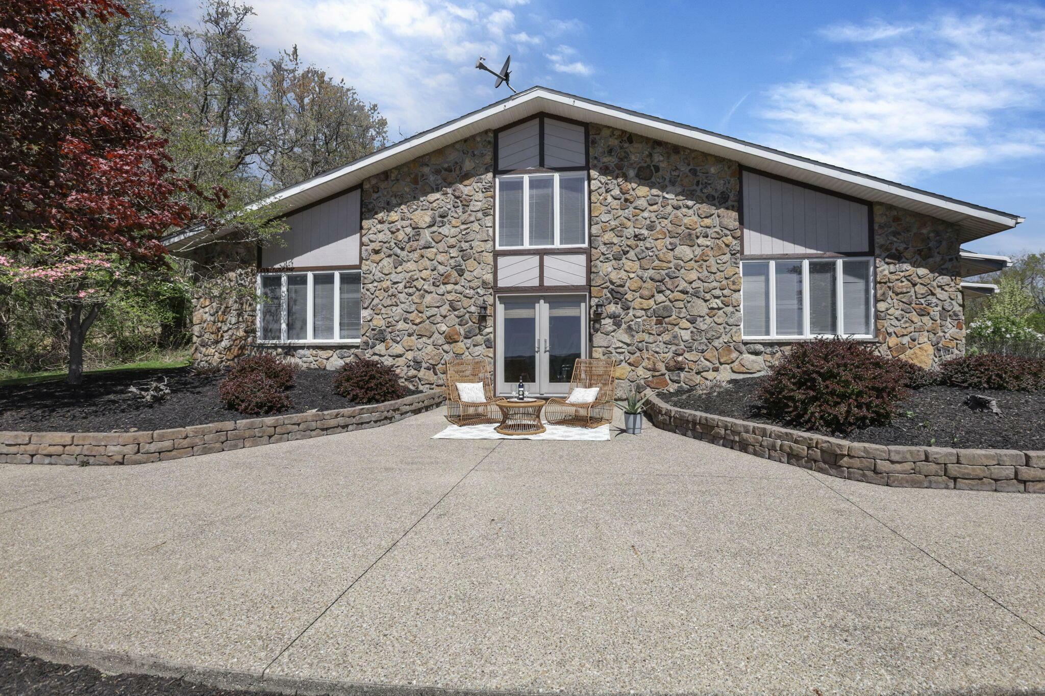 Property Photo: 17924 Bear Road OH 43830