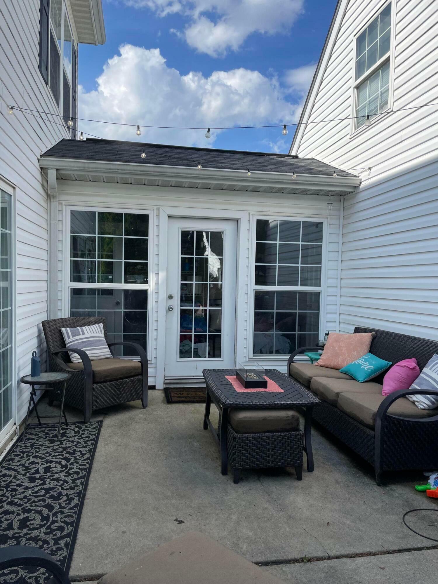 Property Photo: 2526 Delowe Street OH 43123
