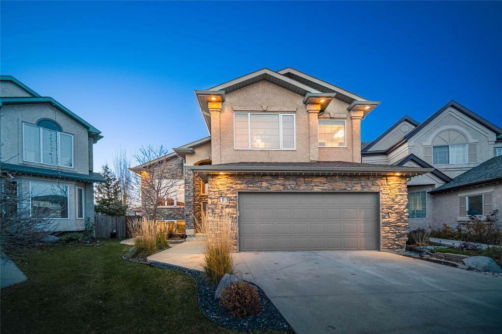 Property Photo: 18 Glenboro Place MB R2V 4X5