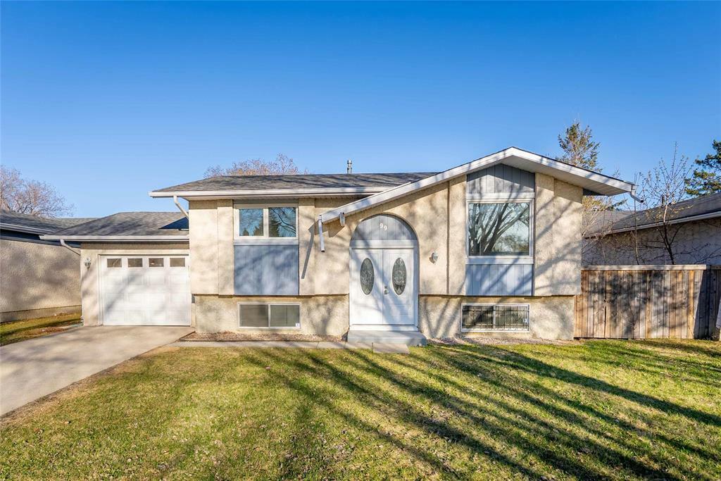 Property Photo: 99 Kushner Crescent MB R2P 0P2