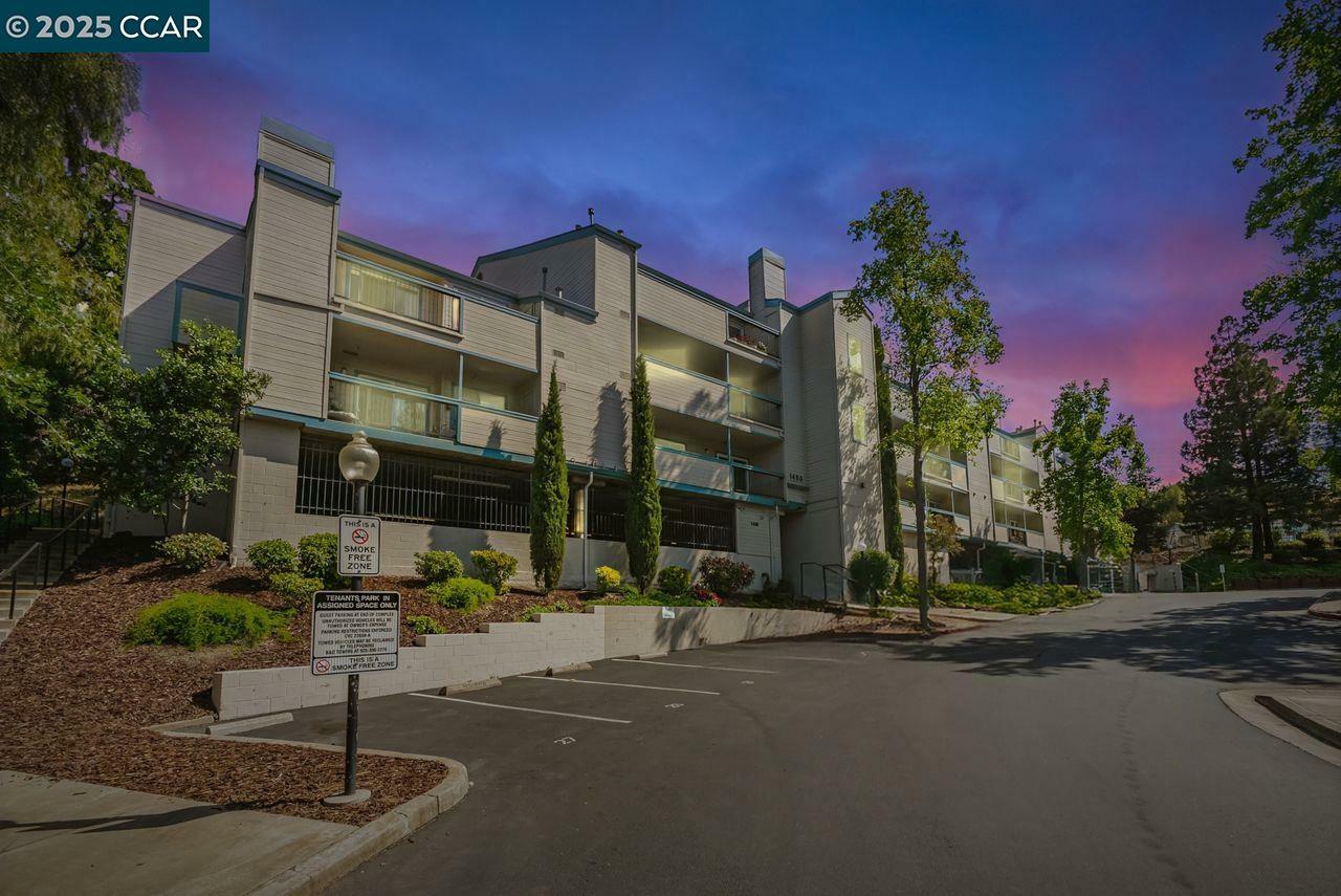 Property Photo: 1450 Bel Air Drive 310 CA 94521