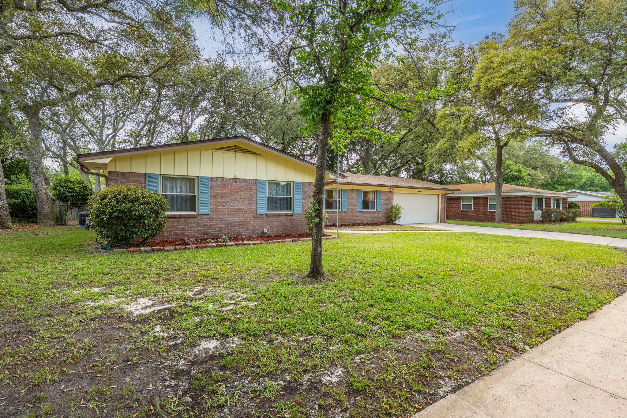 Property Photo:  609 Merioneth Drive  FL 32547 