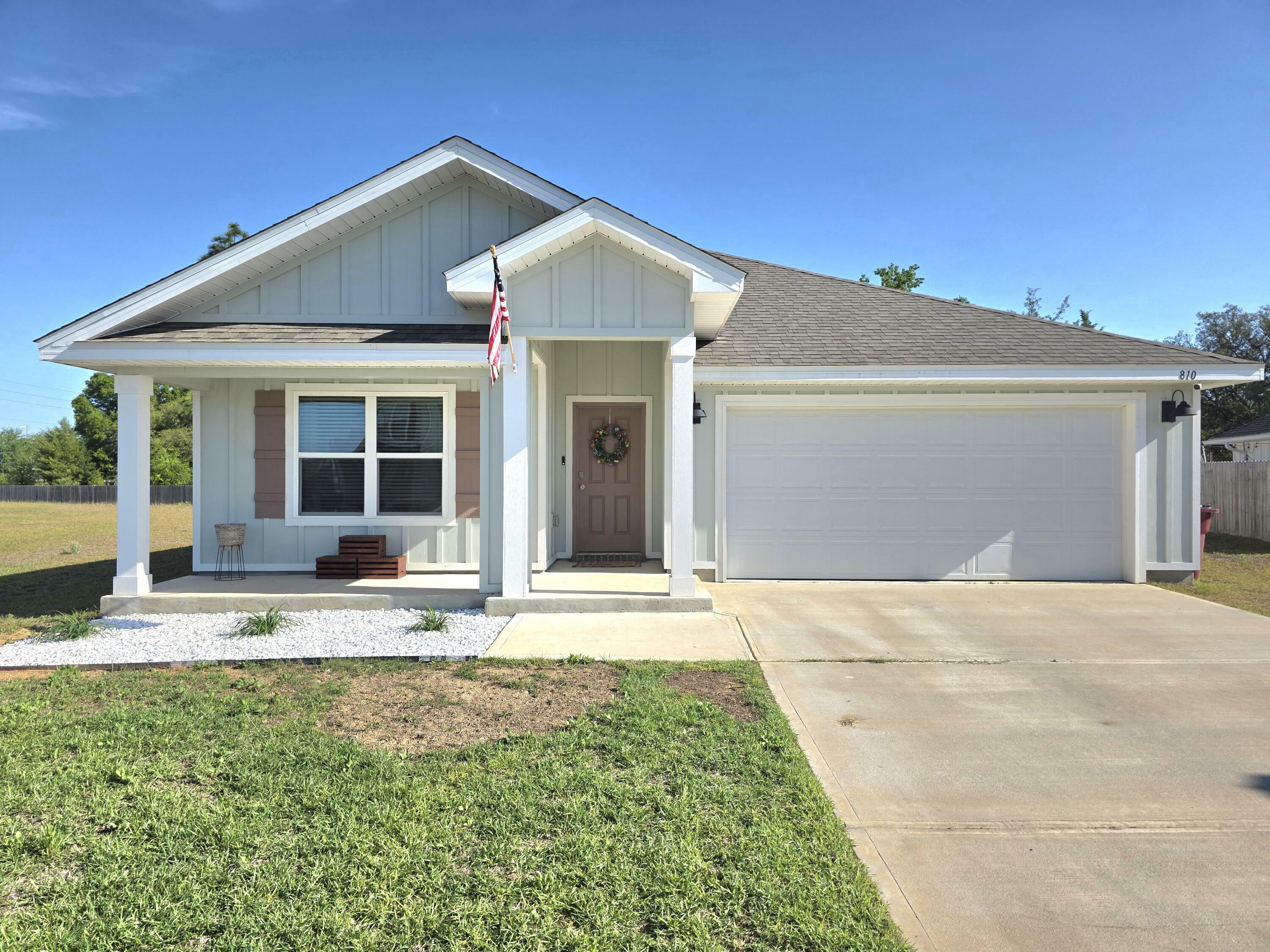 Property Photo: 810 Otto Loop Loop FL 32539