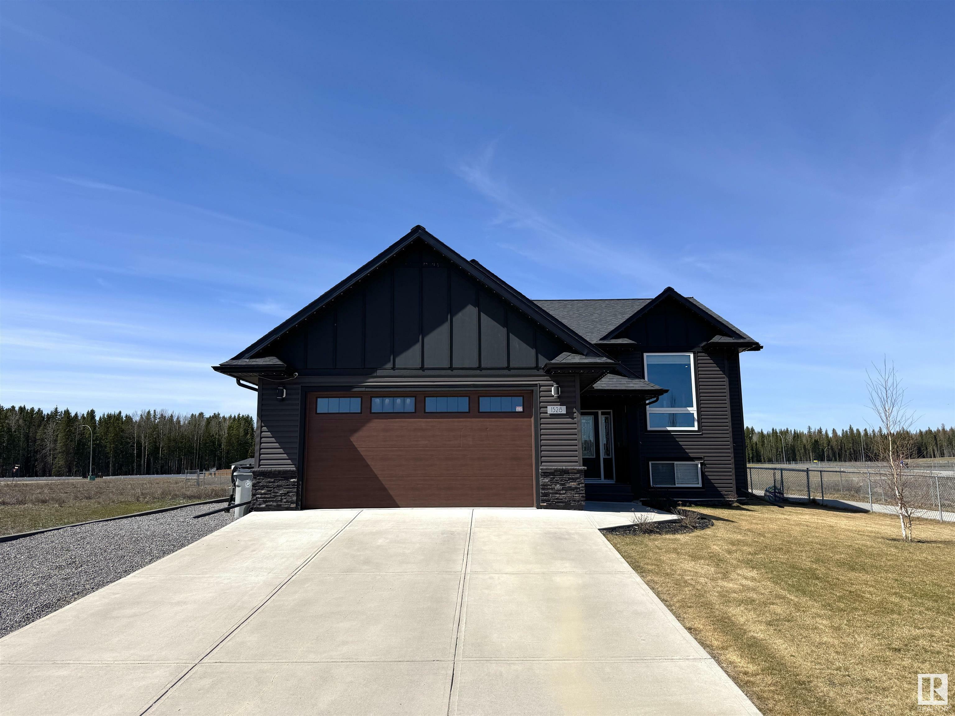 1528 43 Street  Edson AB T7E 0A5 photo