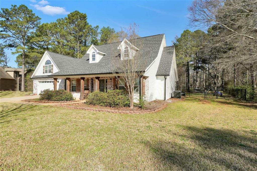 Property Photo: 950 Besse Way GA 30248