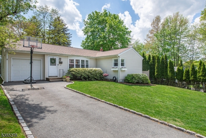 40 Woodrow Place  West Caldwell Twp. NJ 07006 photo