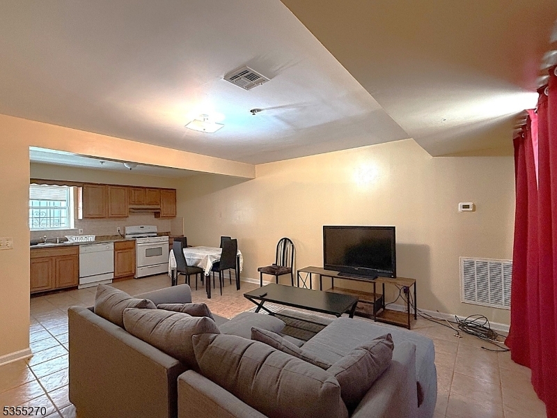 Property Photo: 86 Hawthorne Ave NJ 07112